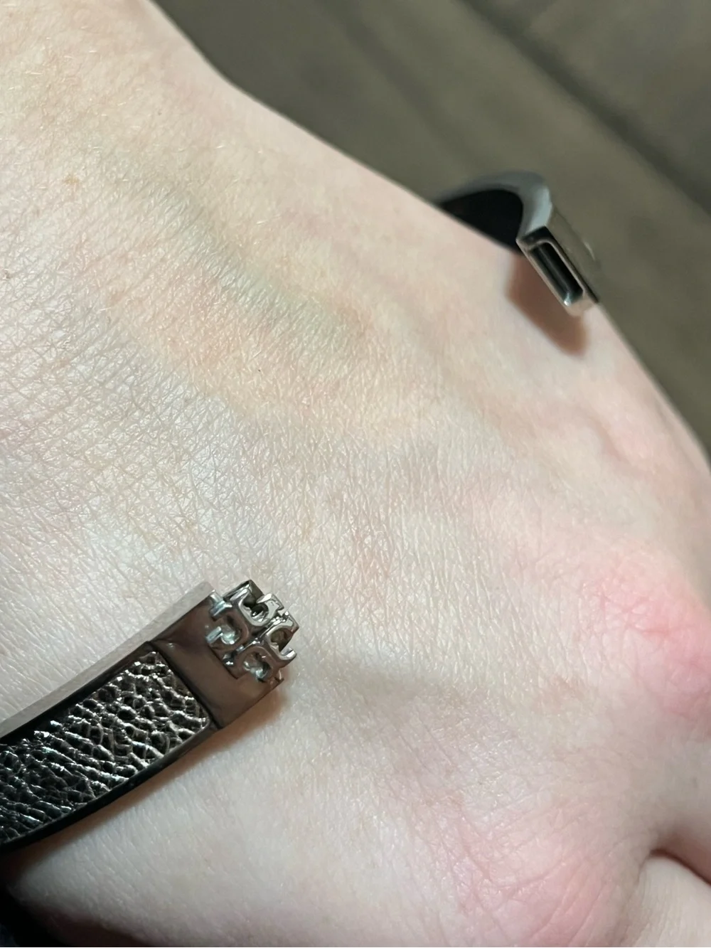 Tory Burch Silver Tone Pebbled Leather Hinged Bangle Bracelet Logo Quiet Luxury